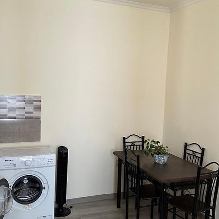 Rest & Relax Hotel Ереван Екстериор снимка